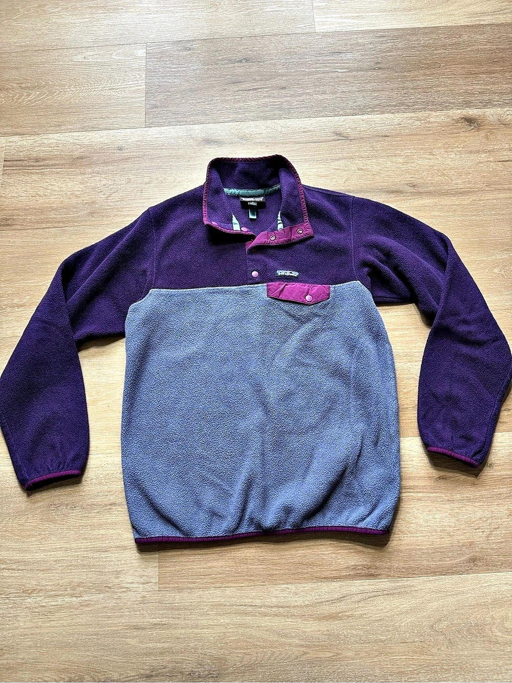 Patagonia Lightweight Synchilla Snap-T Pullover Purple & Gray Medium